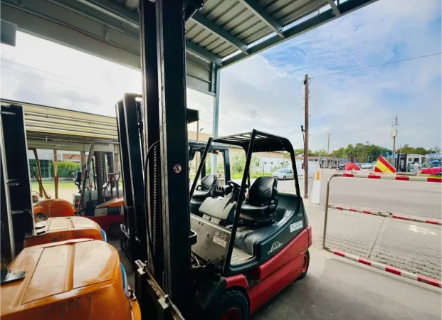 Linde E25-02 Electric Forklift img