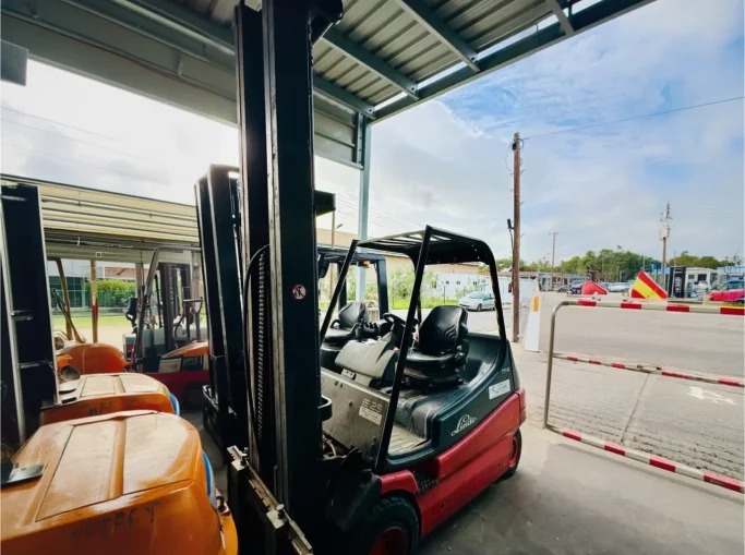 Linde E25-02 Electric Forklift img