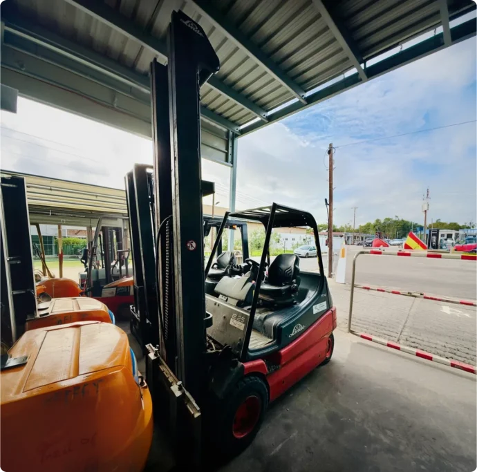 Linde E25-02 Electric Forklift img