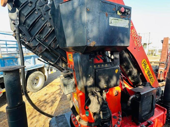 PALFINGER PK 29002 HYDRAULIC LOADER CRANE (2004) — WITH ROPE WINCH